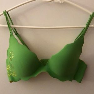 Victoria Secret secret embrace push up size 34b